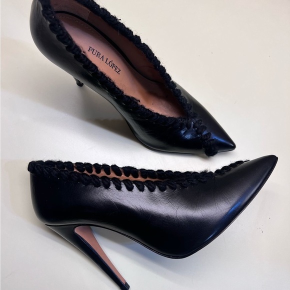 Pura Lopez Black Heels with Scalloped Edge and Pointed Toe - Picture 6 of 11
